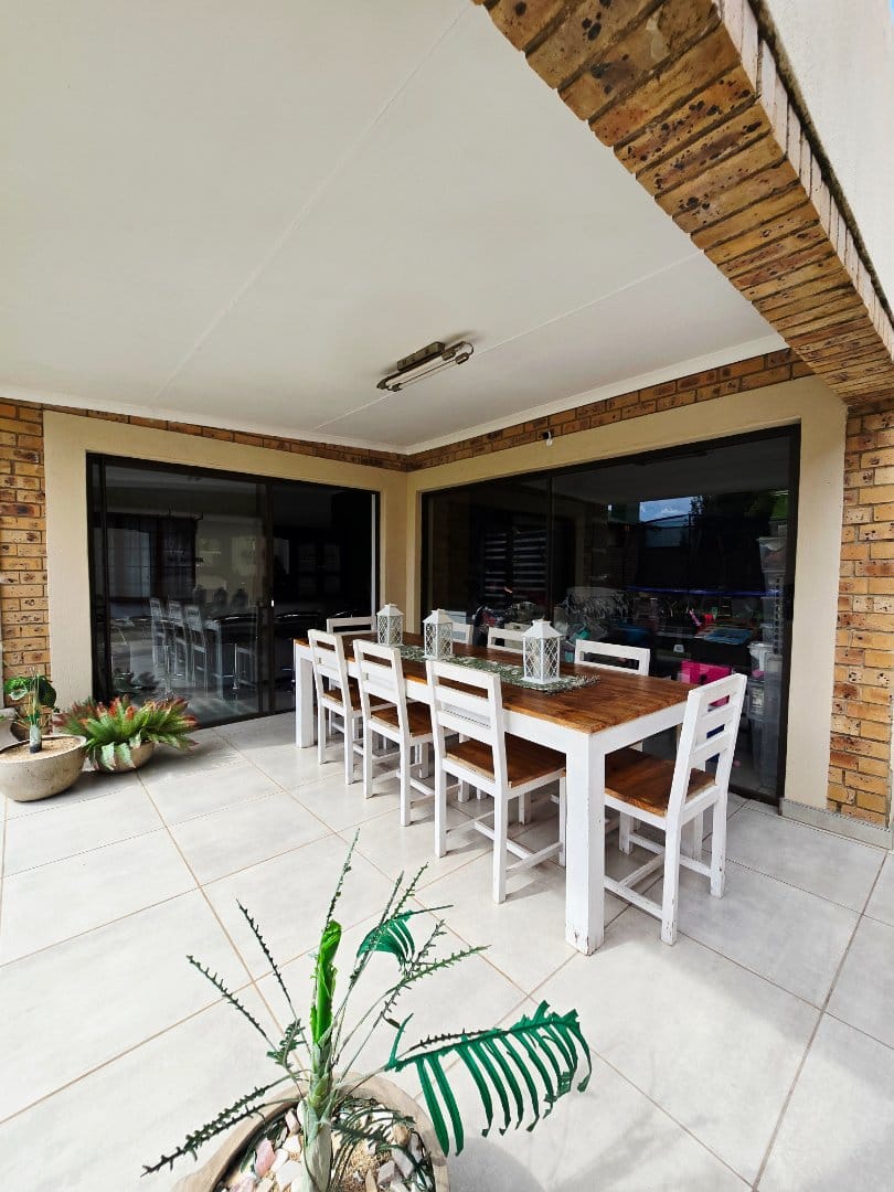 3 Bedroom Property for Sale in Flamwood North West